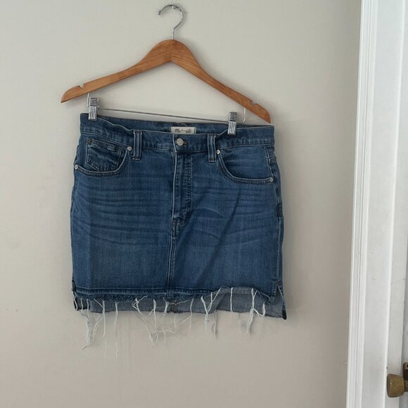 Madewell Denim Raw Hem Mini Skirt Size 31 / 12 - Picture 2 of 5